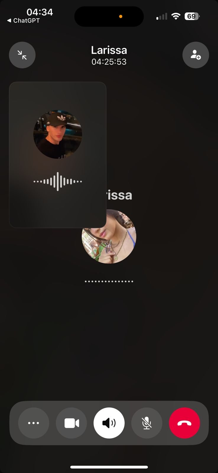 Larissa em chamada de vídeo